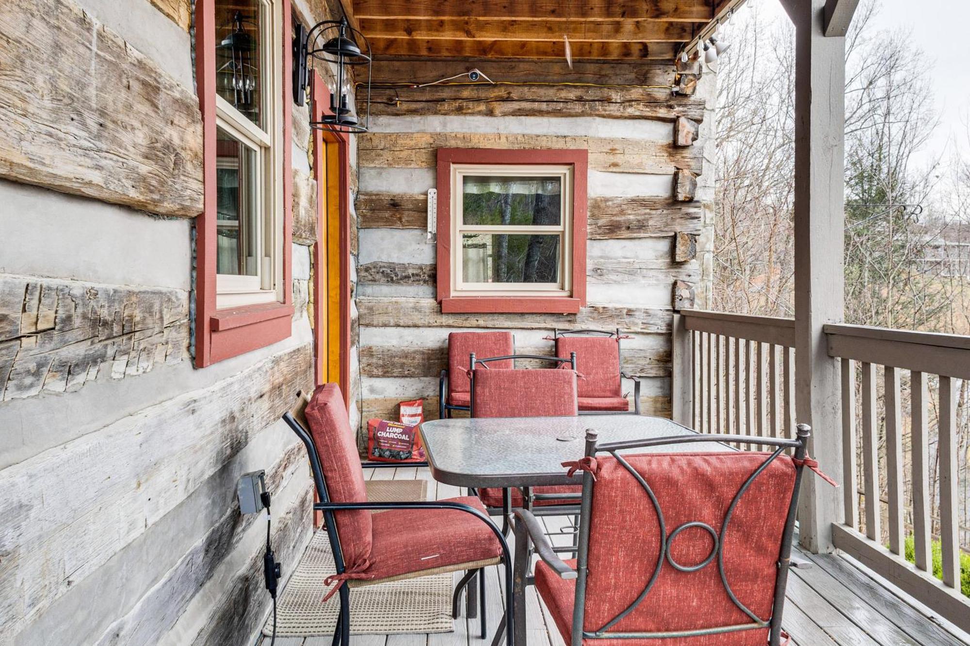 Spacious Gatlinburg Cabin With Hot Tub And Game Room! المظهر الخارجي الصورة