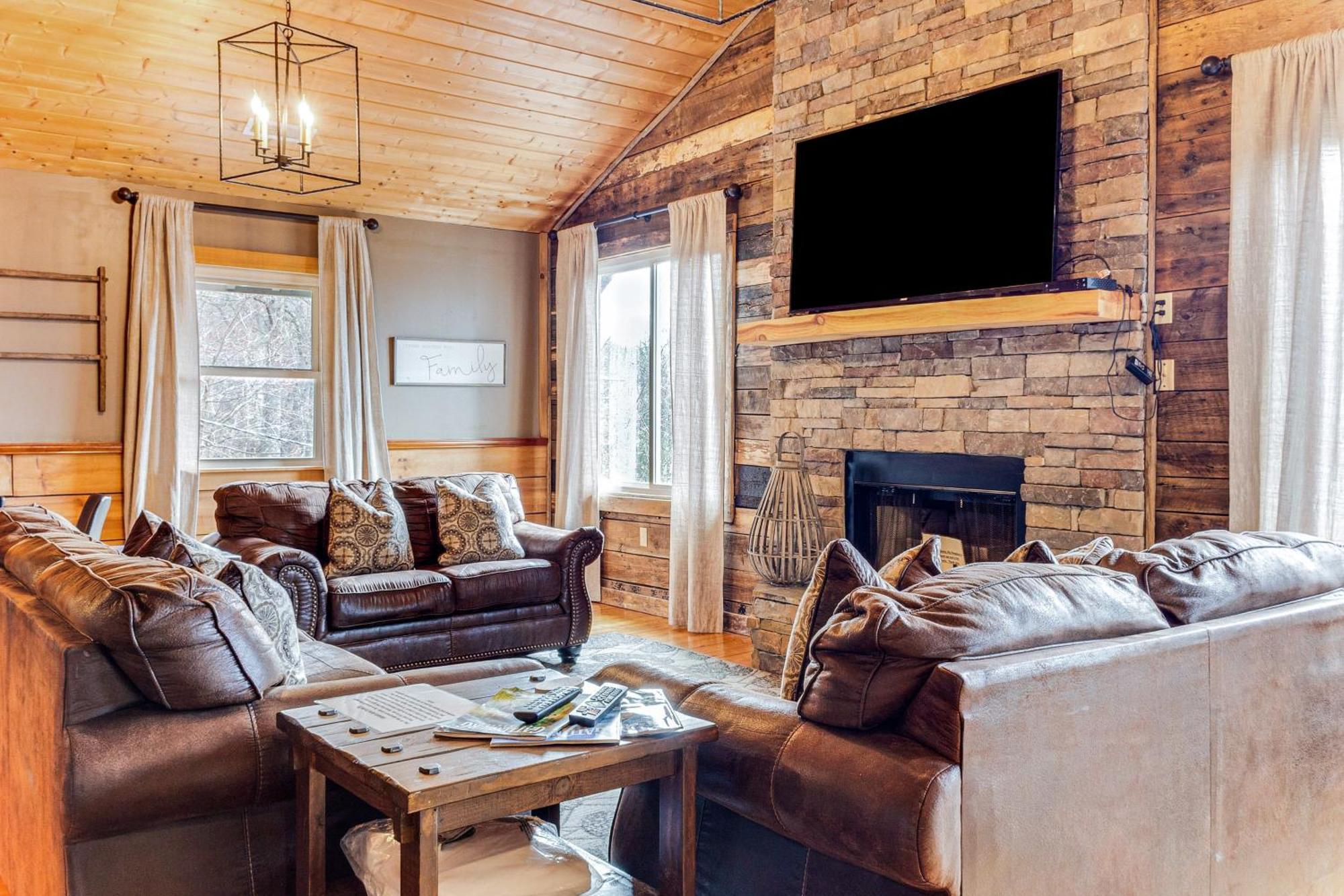 Spacious Gatlinburg Cabin With Hot Tub And Game Room! المظهر الخارجي الصورة