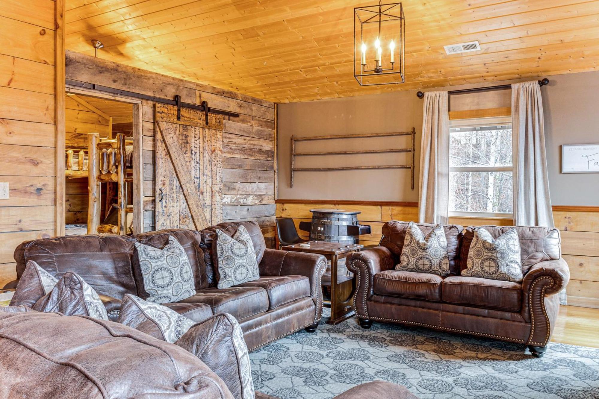 Spacious Gatlinburg Cabin With Hot Tub And Game Room! المظهر الخارجي الصورة