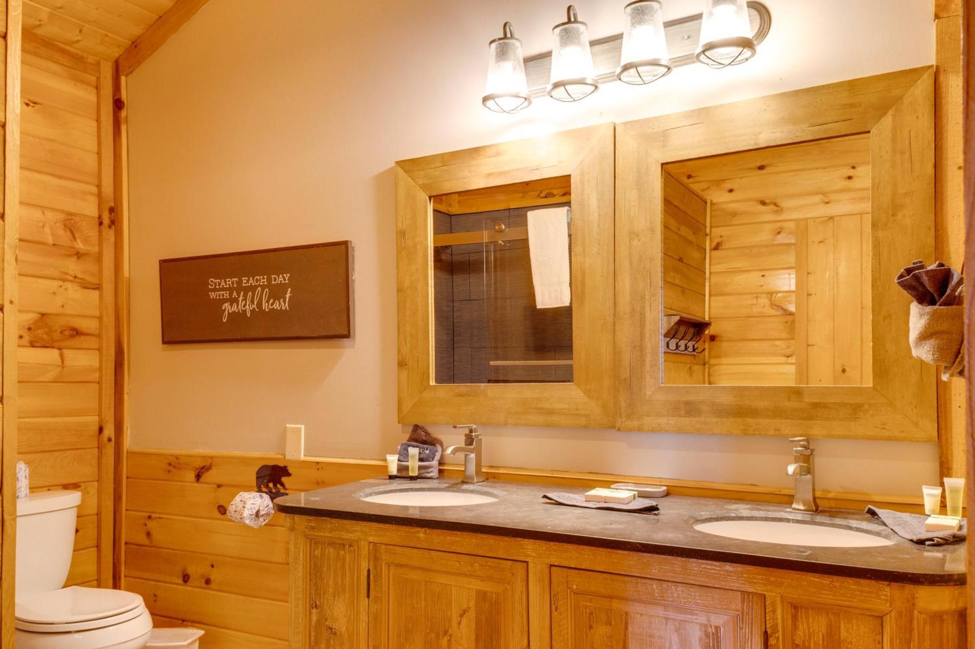 Spacious Gatlinburg Cabin With Hot Tub And Game Room! المظهر الخارجي الصورة